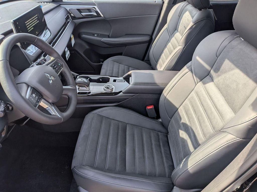 2026 Mitsubishi Outlander LE