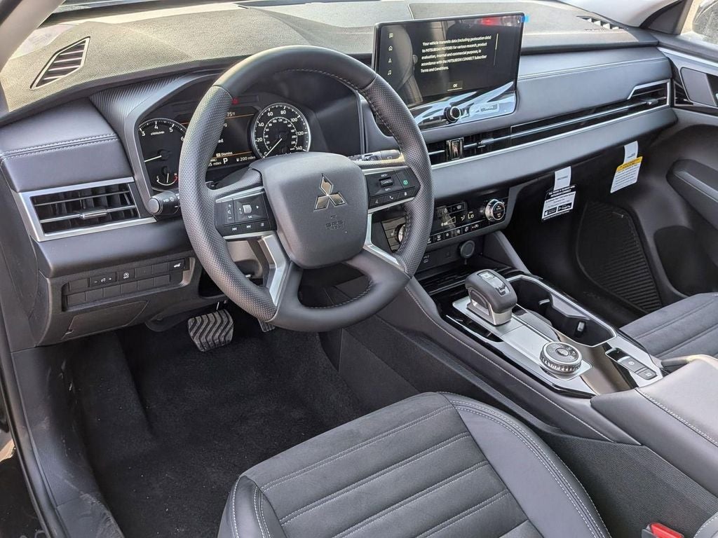 2026 Mitsubishi Outlander LE