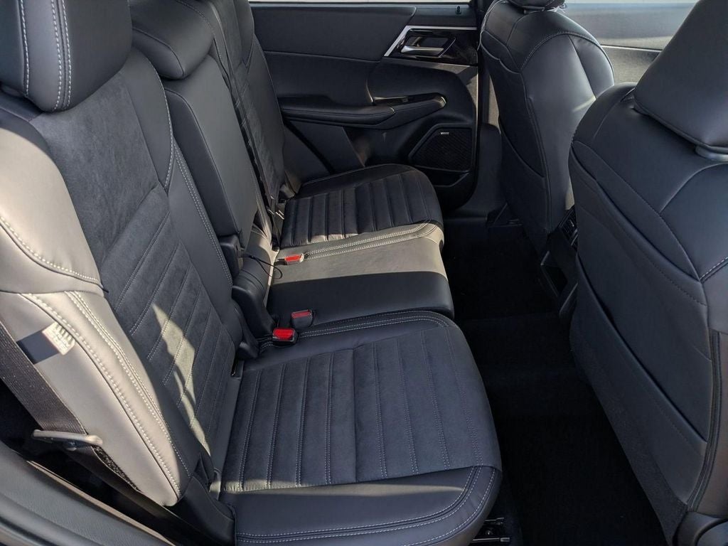 2026 Mitsubishi Outlander LE