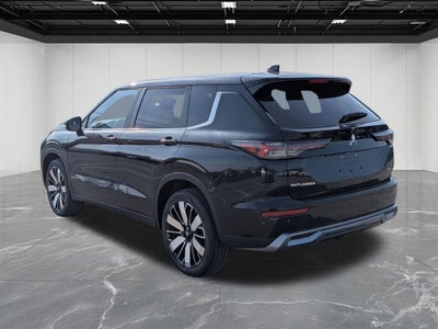 2026 Mitsubishi Outlander LE