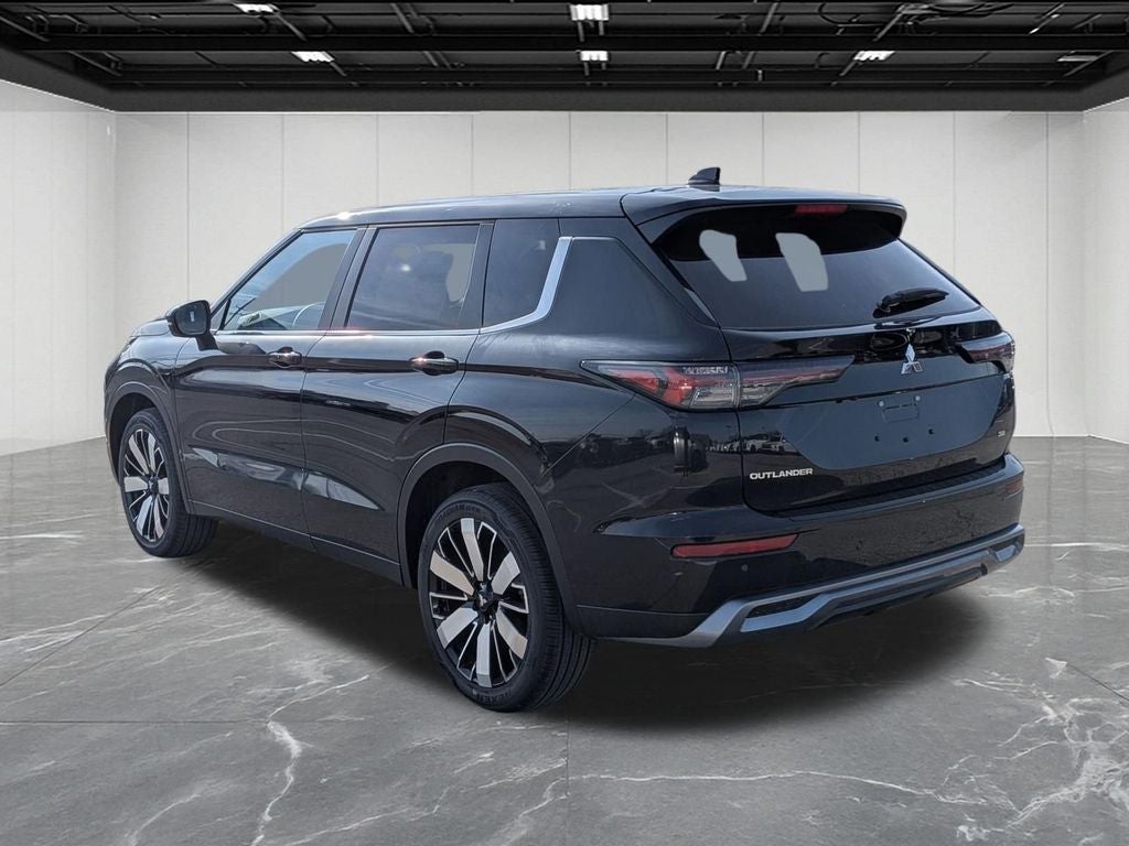 2026 Mitsubishi Outlander LE