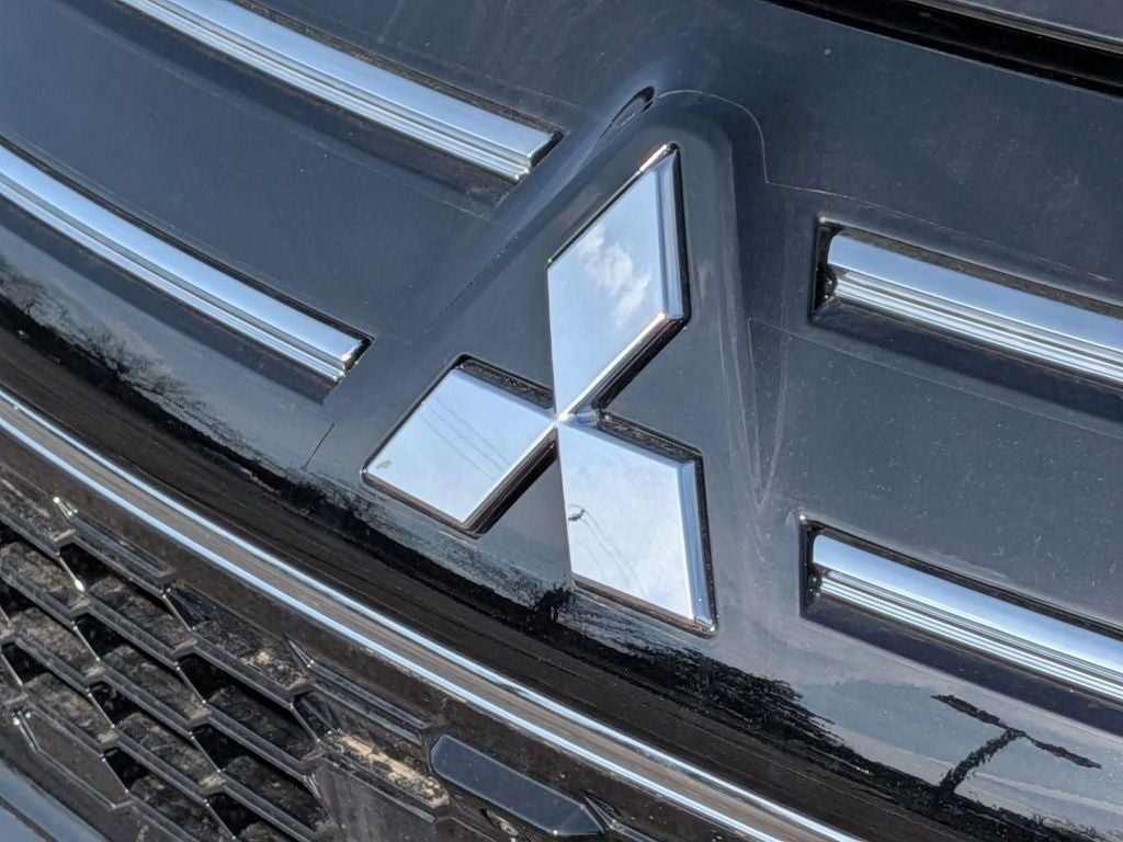 2026 Mitsubishi Outlander LE