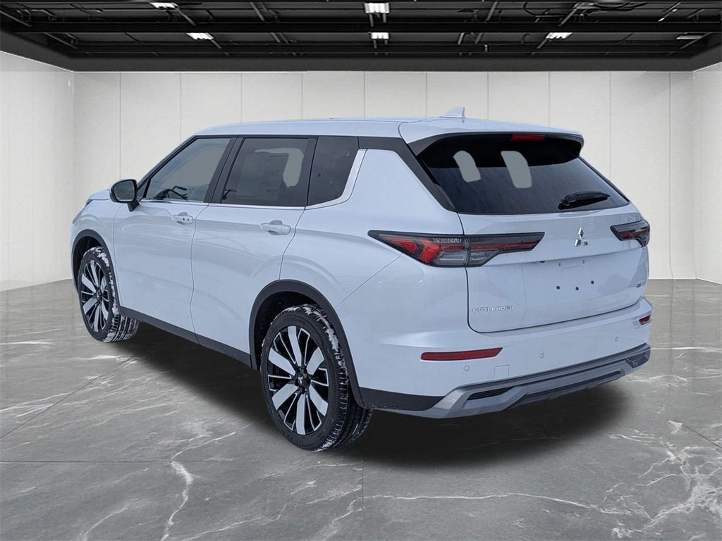 2026 Mitsubishi Outlander SE