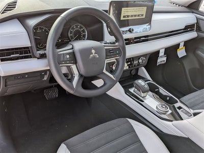 2026 Mitsubishi Outlander SE