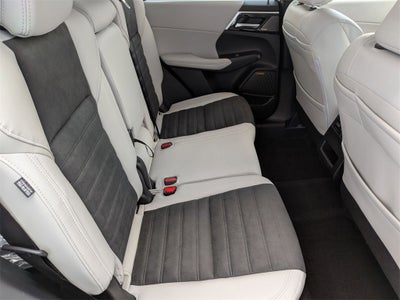 2026 Mitsubishi Outlander SE