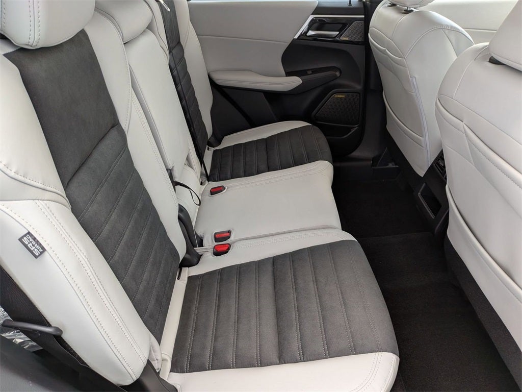 2026 Mitsubishi Outlander SE