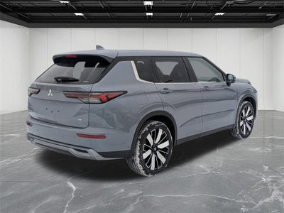 2026 Mitsubishi Outlander SE