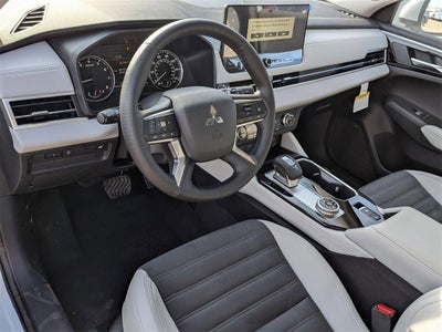 2026 Mitsubishi Outlander SE