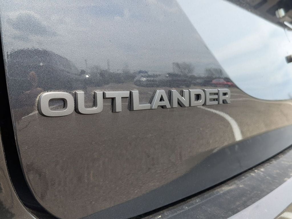 2026 Mitsubishi Outlander LE