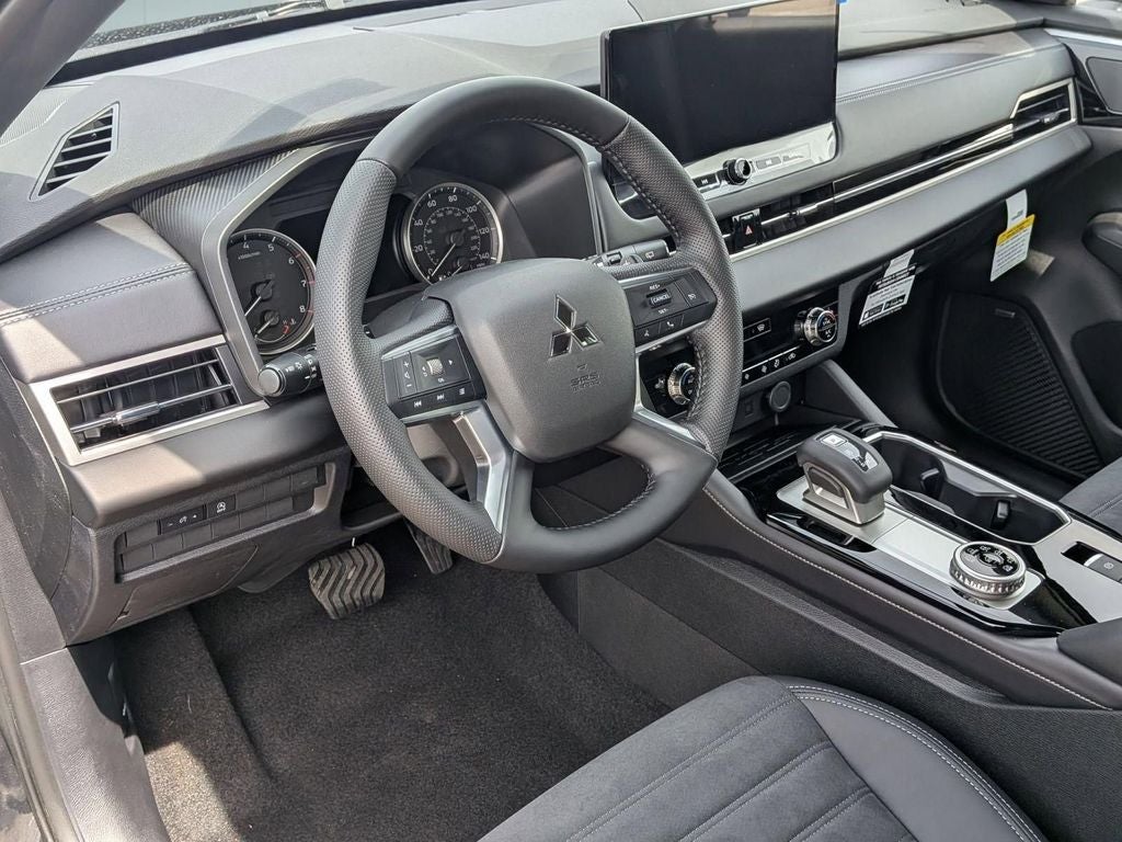 2026 Mitsubishi Outlander LE