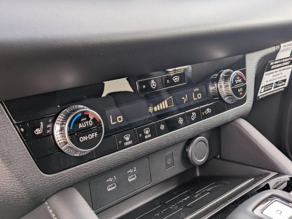 2026 Mitsubishi Outlander LE