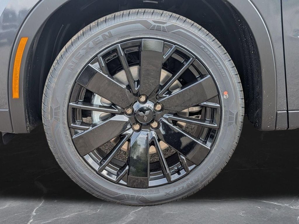 2026 Mitsubishi Outlander LE