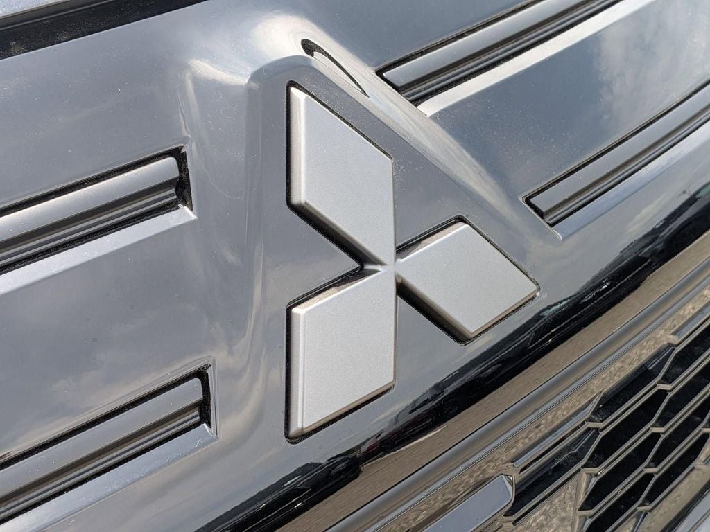 2026 Mitsubishi Outlander LE