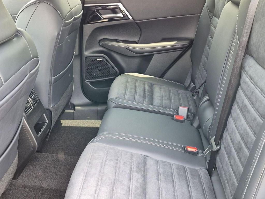 2026 Mitsubishi Outlander LE
