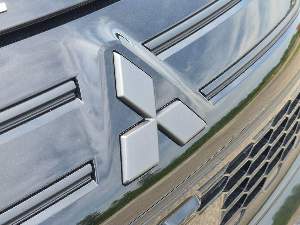 2026 Mitsubishi Outlander LE