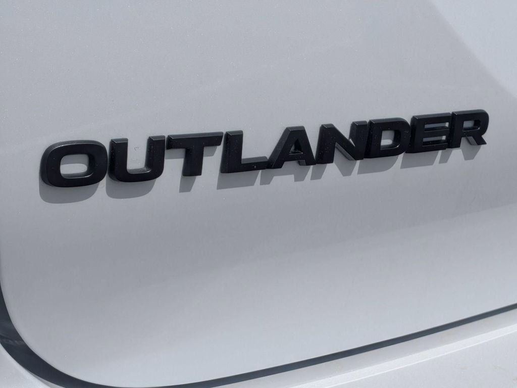 2026 Mitsubishi Outlander LE