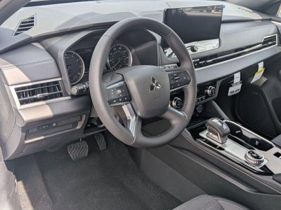 2026 Mitsubishi Outlander LE