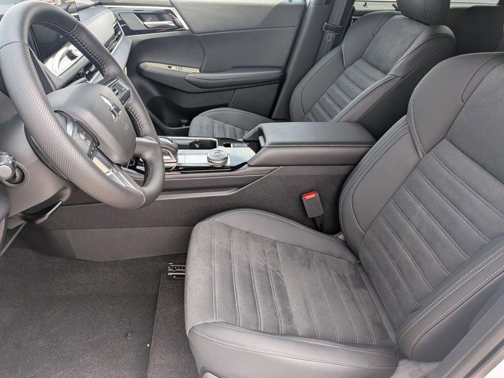 2026 Mitsubishi Outlander LE