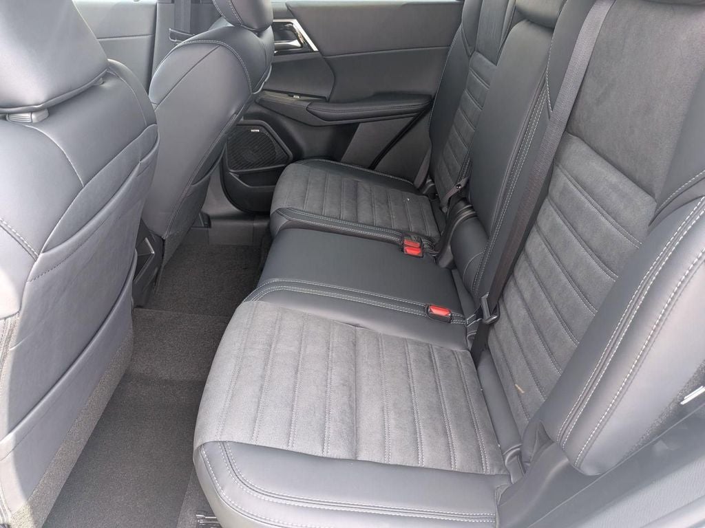 2026 Mitsubishi Outlander LE