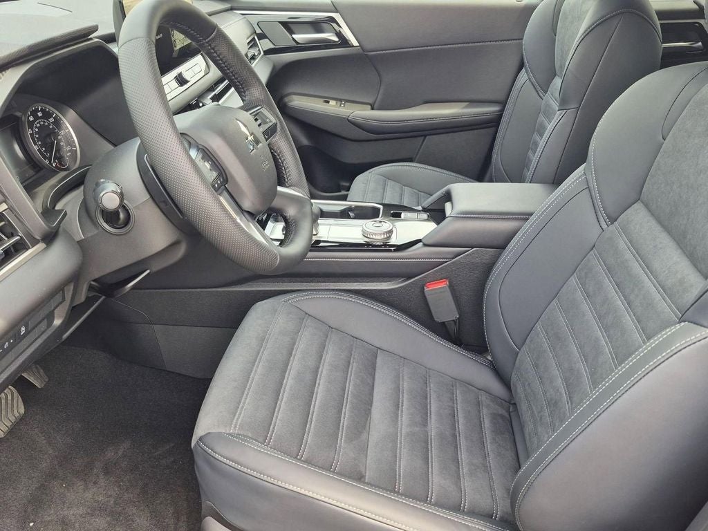 2026 Mitsubishi Outlander LE