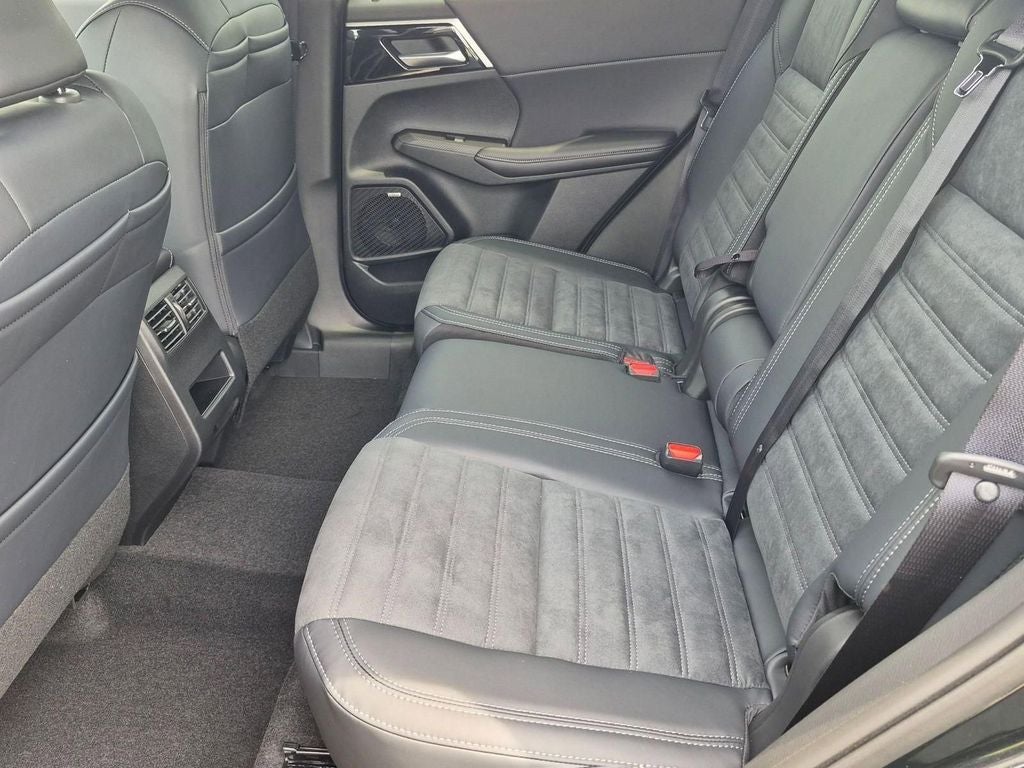 2026 Mitsubishi Outlander LE