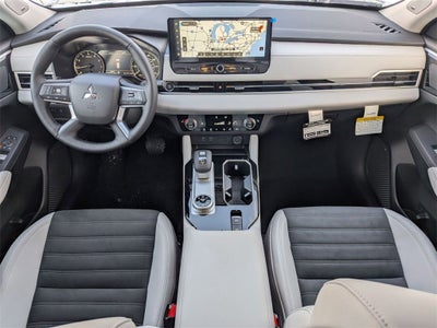 2026 Mitsubishi Outlander SE