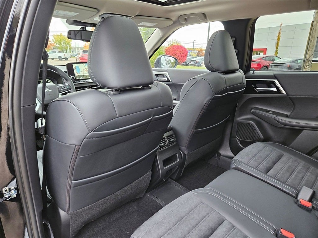 2025 Mitsubishi Outlander PHEV SE