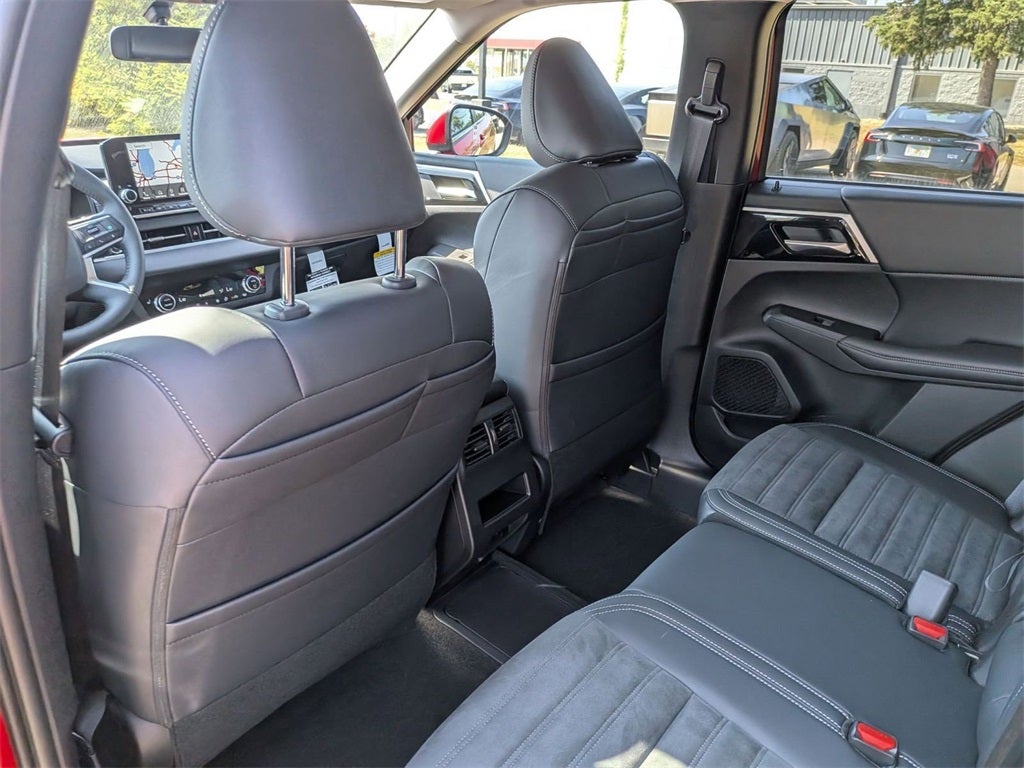 2025 Mitsubishi Outlander PHEV SE