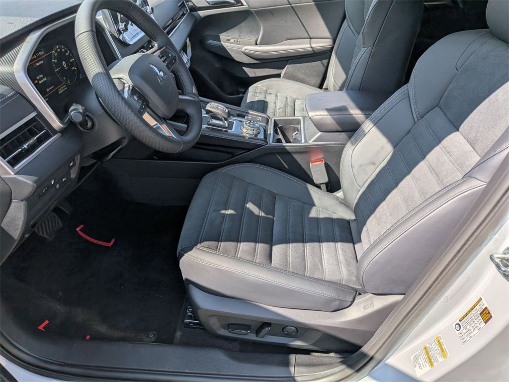 2025 Mitsubishi Outlander PHEV SE