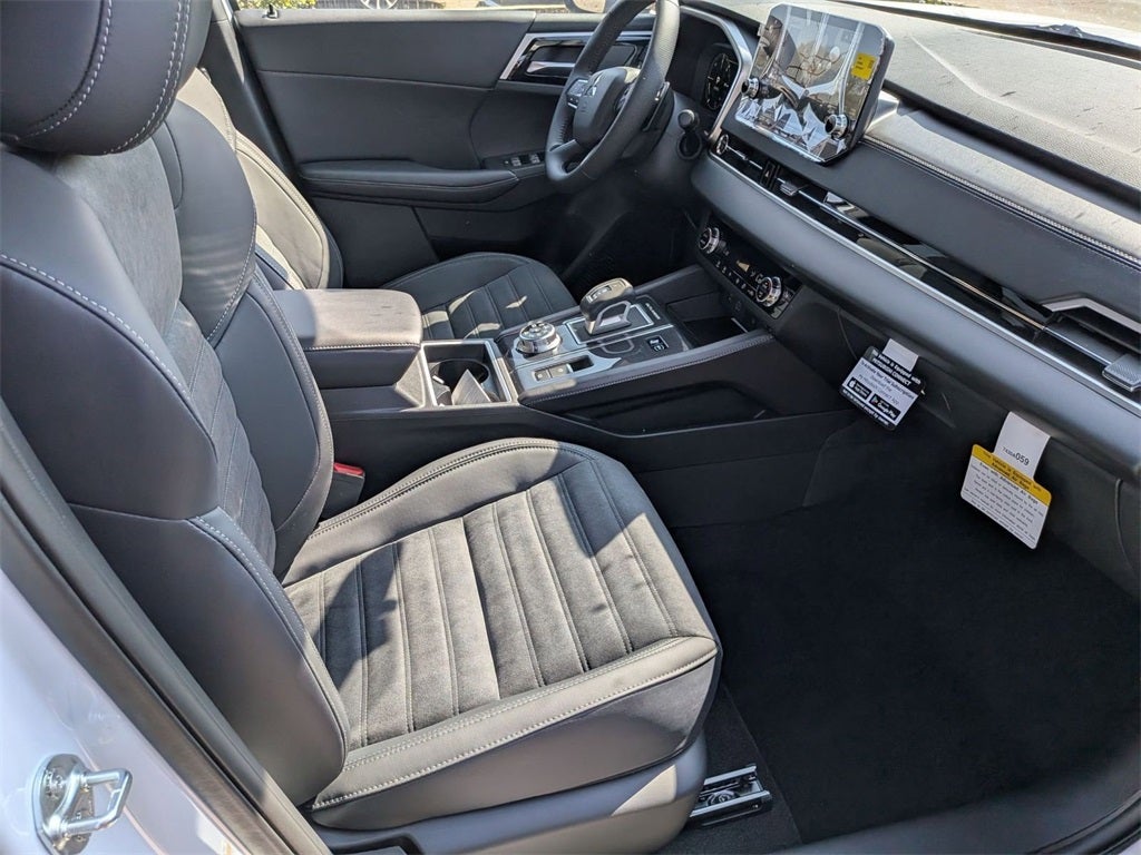 2025 Mitsubishi Outlander PHEV SE