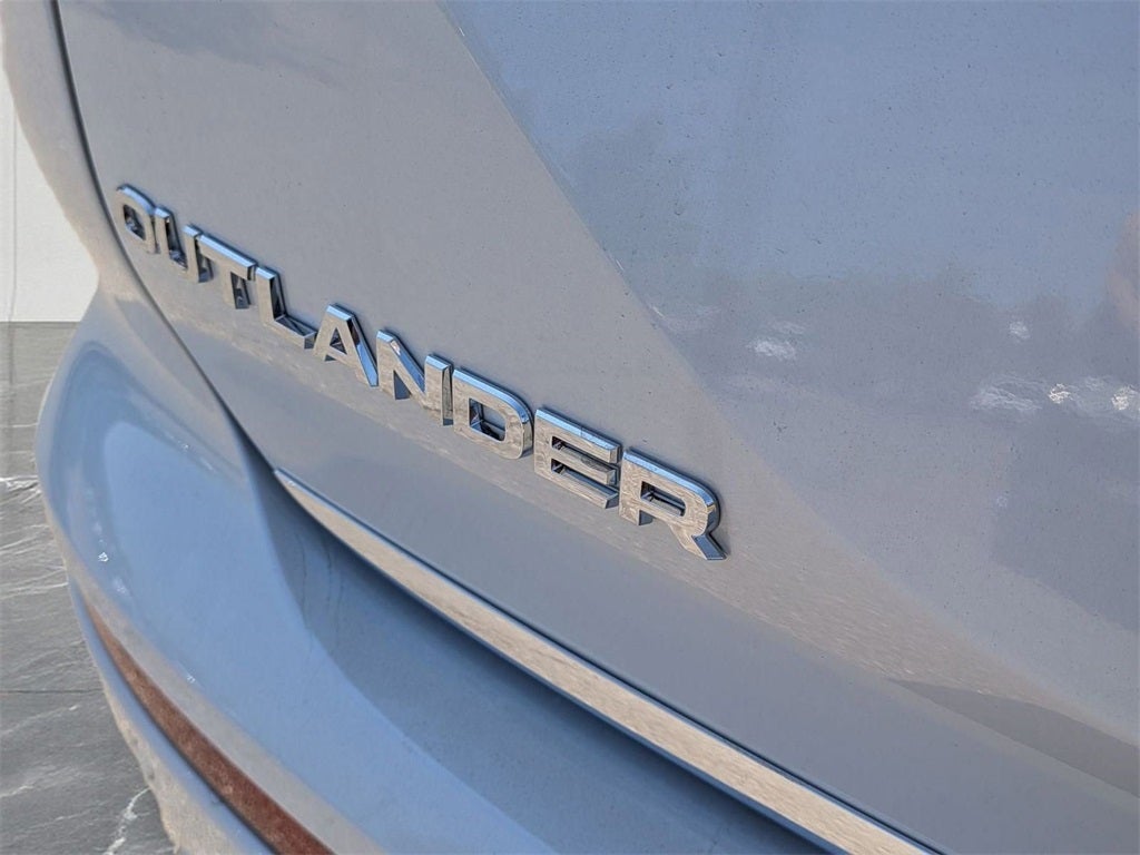2025 Mitsubishi Outlander PHEV SE