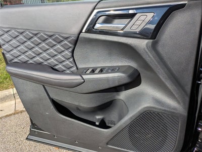 2025 Mitsubishi Outlander PHEV SEL