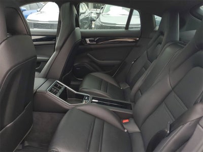 2018 Porsche Panamera 4