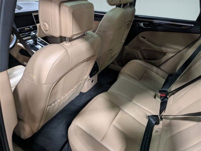 2022 Porsche Macan Base