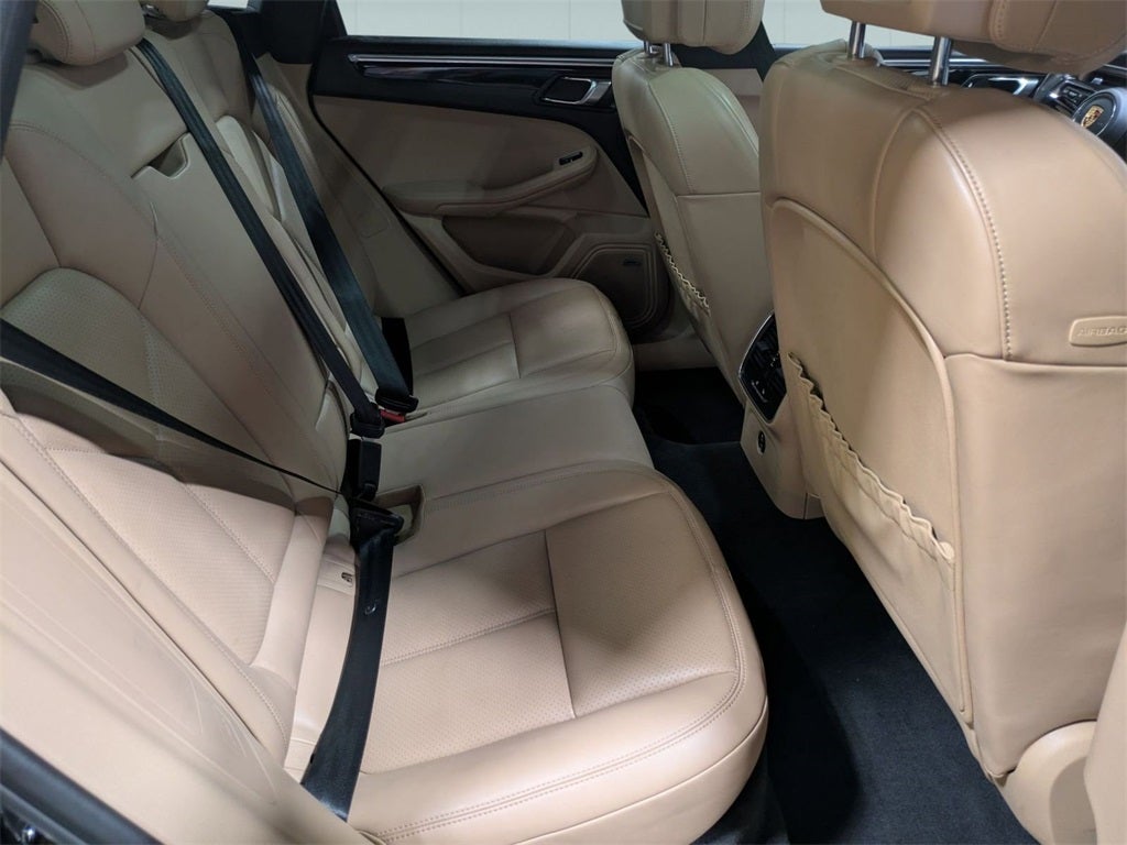 2022 Porsche Macan Base