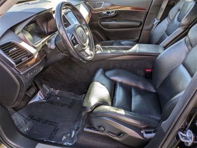 2016 Volvo XC90 Hybrid T8 Momentum