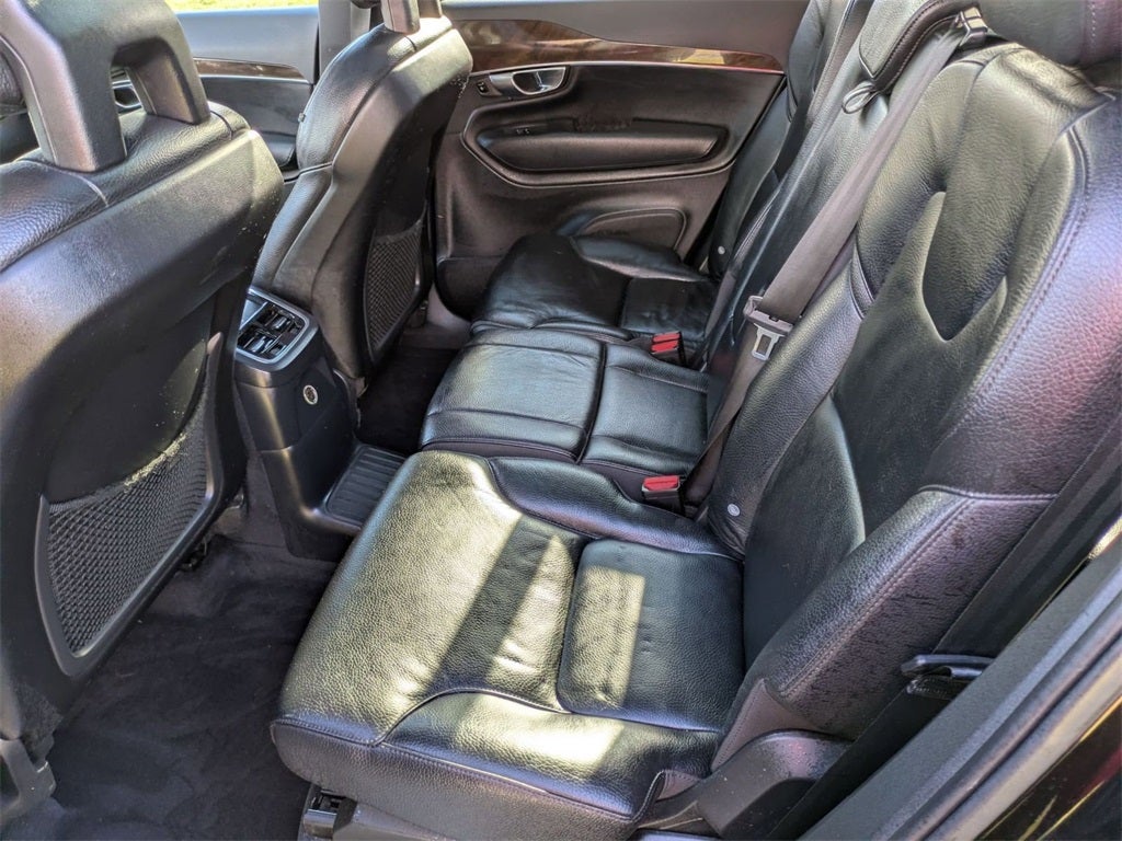 2016 Volvo XC90 Hybrid T8 Momentum