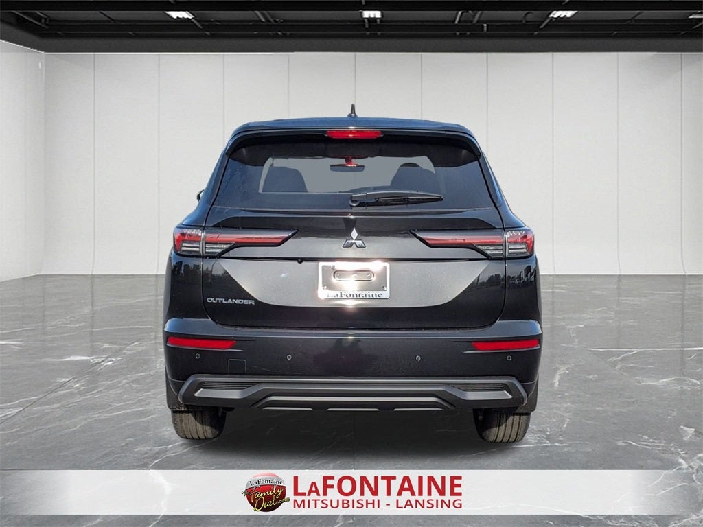 2025 Mitsubishi Outlander ES