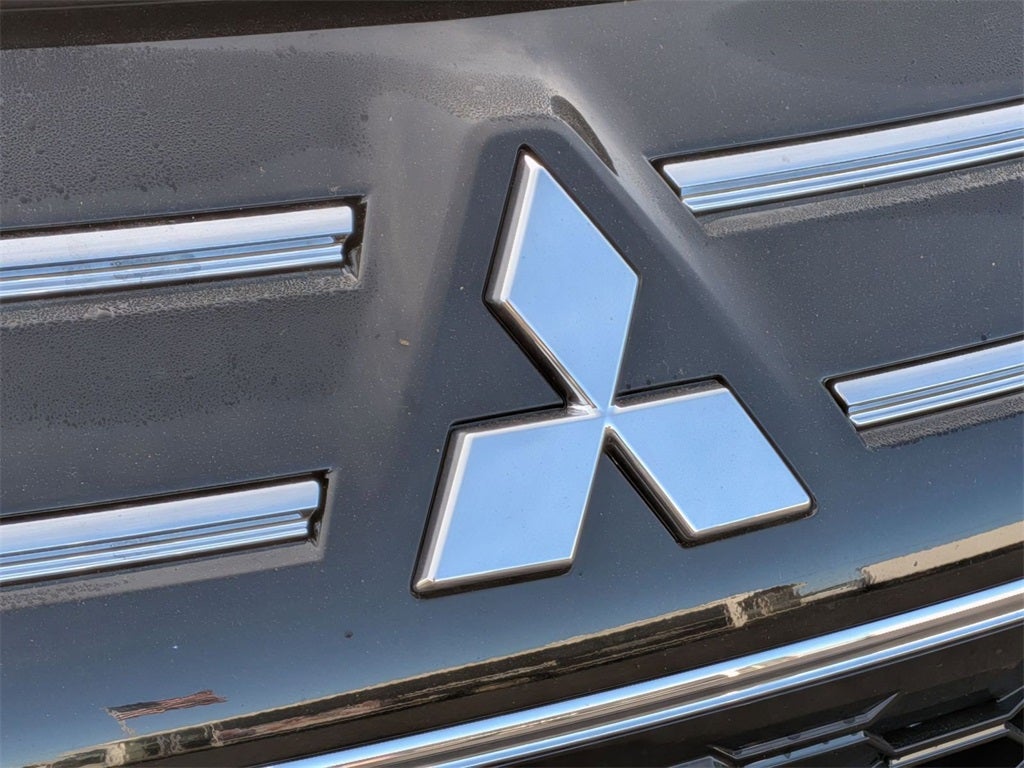 2025 Mitsubishi Outlander ES