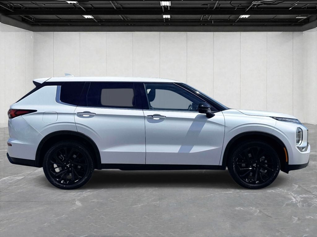 2023 Mitsubishi Outlander Black Edition