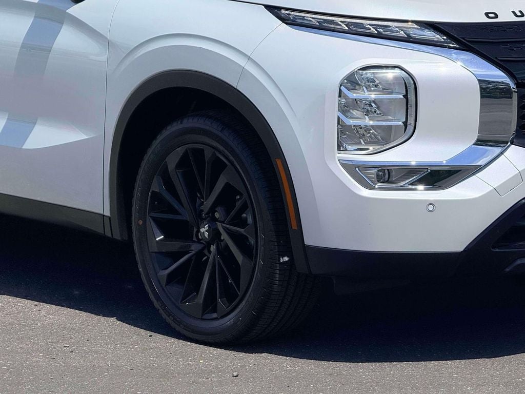 2023 Mitsubishi Outlander Black Edition
