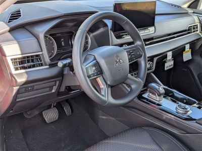 2025 Mitsubishi Outlander ES