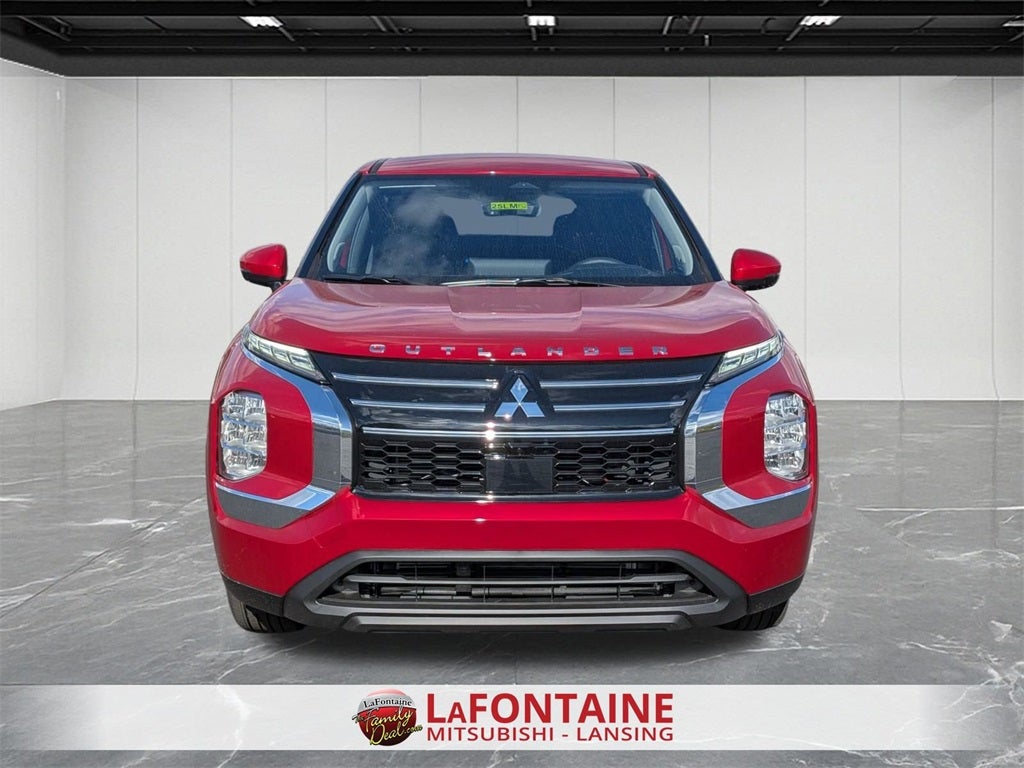 2025 Mitsubishi Outlander ES