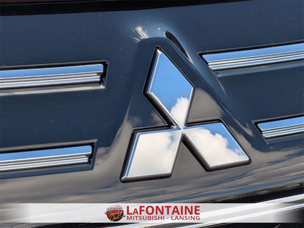 2025 Mitsubishi Outlander ES