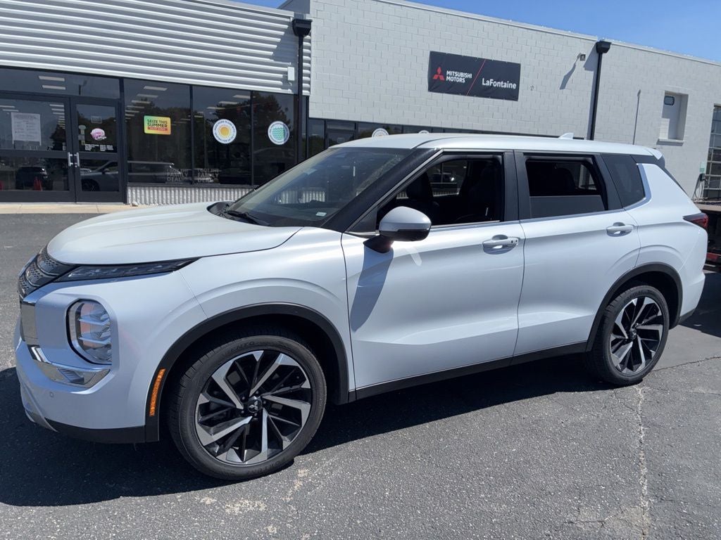 2024 Mitsubishi Outlander's photo