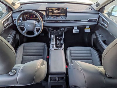 2026 Mitsubishi Outlander SE