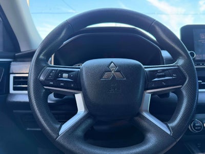2022 Mitsubishi Outlander ES