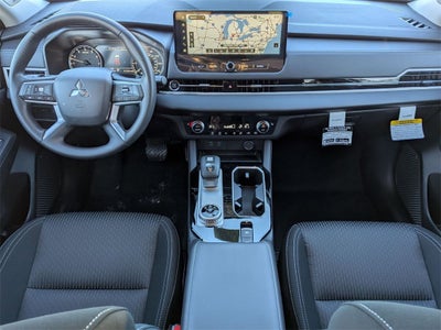 2026 Mitsubishi Outlander ES