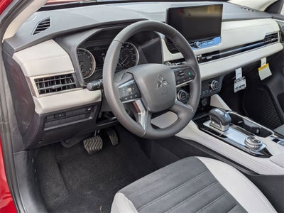 2025 Mitsubishi Outlander SE