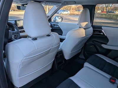 2025 Mitsubishi Outlander SE